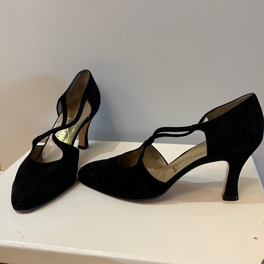Classic Black  suede xstrap elegant AND comfortable Ferragamo. Sz 7.5